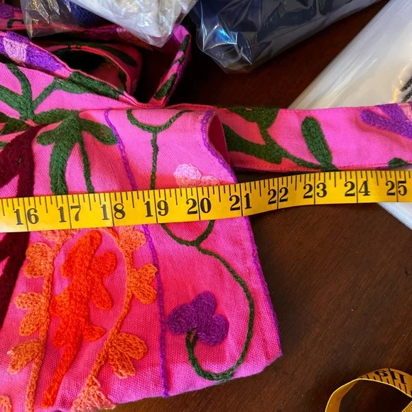 Handmade embroidered The Suzanna size LGE-XXL Kimono/Robe‎ with belt - Picture 13 of 15